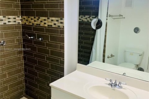 Снять в аренду квартиру в Уэстон, Флорида 2 спальни, 114.73м2, № 1988487 - фото 4