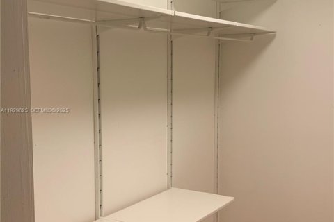 Снять в аренду квартиру в Уэстон, Флорида 2 спальни, 114.73м2, № 1988487 - фото 12