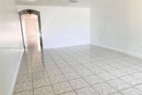 Villa ou maison à louer à Miami, Floride: 4 chambres, 142.51 m2 № 1892248 - photo 4
