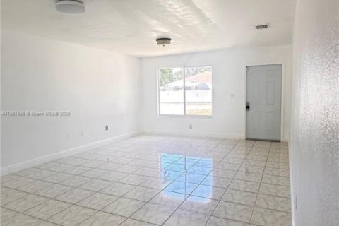 Villa ou maison à louer à Miami, Floride: 4 chambres, 142.51 m2 № 1892248 - photo 2