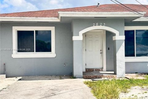 Villa ou maison à louer à Miami, Floride: 4 chambres, 142.51 m2 № 1892248 - photo 1