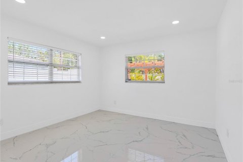 House in Saint Petersburg, Florida 3 bedrooms, 164.62 sq.m. № 1636662 - photo 30