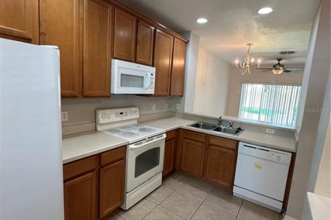 Touwnhouse à louer à Orlando, Floride: 2 chambres, 91.69 m2 № 2291301 - photo 3