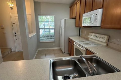 Touwnhouse à louer à Orlando, Floride: 2 chambres, 91.69 m2 № 2291301 - photo 4