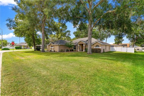 House in Ocala, Florida 3 bedrooms, 173.73 sq.m. № 2389292 - photo 2