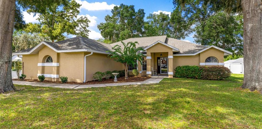 House in Ocala, Florida 3 bedrooms, 173.73 sq.m. № 2389292
