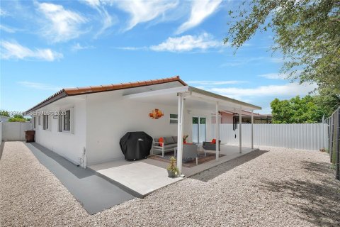 Casa en alquiler en Hialeah, Florida, 3 dormitorios, 167.22 m2 № 2010601 - foto 29