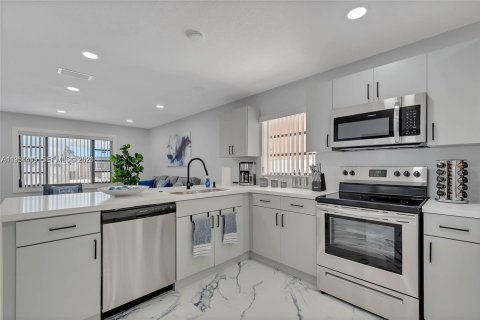 Casa en alquiler en Hialeah, Florida, 3 dormitorios, 167.22 m2 № 2010601 - foto 11