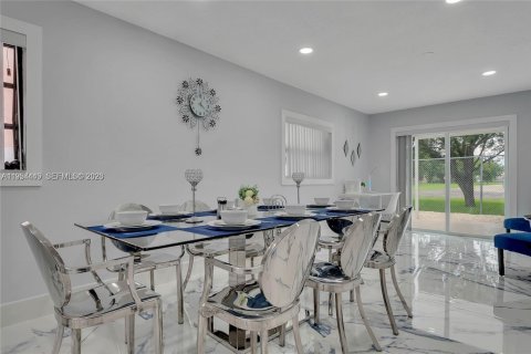 Casa en alquiler en Hialeah, Florida, 3 dormitorios, 167.22 m2 № 2010601 - foto 7