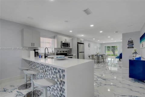 Casa en alquiler en Hialeah, Florida, 3 dormitorios, 167.22 m2 № 2010601 - foto 10