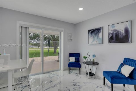 Casa en alquiler en Hialeah, Florida, 3 dormitorios, 167.22 m2 № 2010601 - foto 5