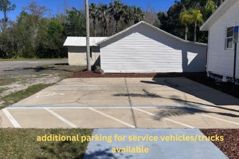 Propiedad comercial en alquiler en Bunnell, Florida, 107.49 m2 № 1587438 - foto 2