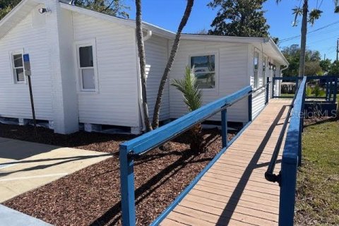 Propiedad comercial en alquiler en Bunnell, Florida, 107.49 m2 № 1587438 - foto 5