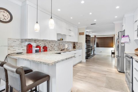 Casa en venta en Miami Lakes, Florida, 5 dormitorios, 218.97 m2 № 1958456 - foto 14