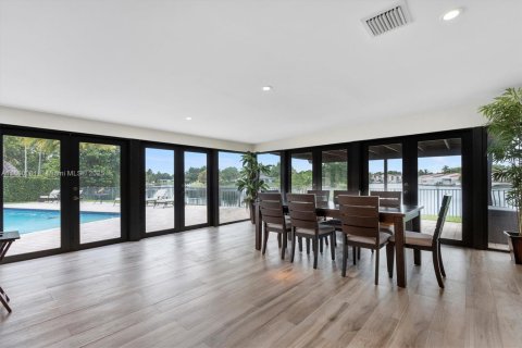 Casa en venta en Miami Lakes, Florida, 5 dormitorios, 218.97 m2 № 1958456 - foto 18