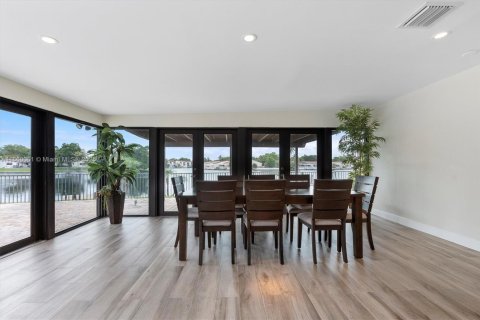 Casa en venta en Miami Lakes, Florida, 5 dormitorios, 218.97 m2 № 1958456 - foto 19