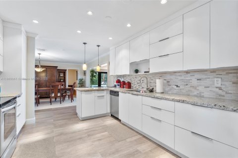 Casa en venta en Miami Lakes, Florida, 5 dormitorios, 218.97 m2 № 1958456 - foto 11