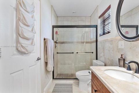 Casa en venta en Miami Lakes, Florida, 5 dormitorios, 218.97 m2 № 1958456 - foto 25