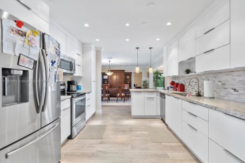 Casa en venta en Miami Lakes, Florida, 5 dormitorios, 218.97 m2 № 1958456 - foto 10