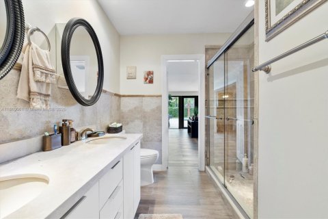 Casa en venta en Miami Lakes, Florida, 5 dormitorios, 218.97 m2 № 1958456 - foto 26