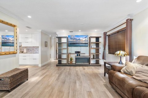 Casa en venta en Miami Lakes, Florida, 5 dormitorios, 218.97 m2 № 1958456 - foto 9