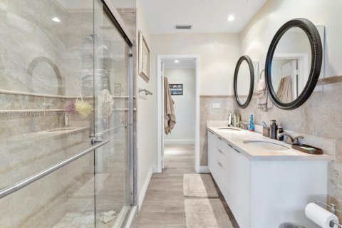 Casa en venta en Miami Lakes, Florida, 5 dormitorios, 218.97 m2 № 1958456 - foto 27