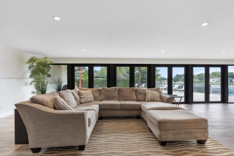 Casa en venta en Miami Lakes, Florida, 5 dormitorios, 218.97 m2 № 1958456 - foto 17