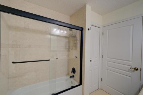 Купить кондоминиум в Киссимми, Флорида 7 комнат, 91.97м2, № 1907559 - фото 24