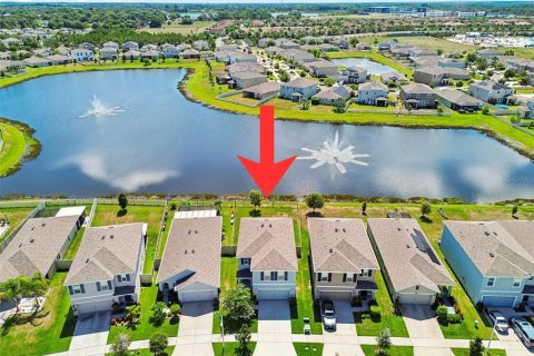 House in Wimauma, Florida 4 bedrooms, 215.9 sq.m. № 2224421 - photo 2