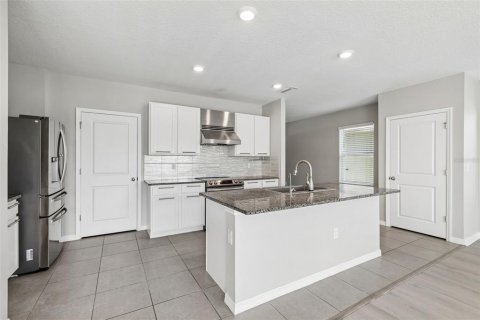House in Wimauma, Florida 4 bedrooms, 215.9 sq.m. № 2224421 - photo 11