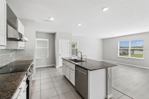 House in Wimauma, Florida 4 bedrooms, 215.9 sq.m. № 2224421 - photo 8