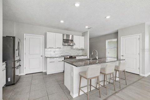 House in Wimauma, Florida 4 bedrooms, 215.9 sq.m. № 2224421 - photo 10