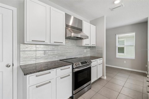 House in Wimauma, Florida 4 bedrooms, 215.9 sq.m. № 2224421 - photo 9
