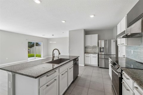 House in Wimauma, Florida 4 bedrooms, 215.9 sq.m. № 2224421 - photo 7
