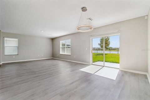 House in Wimauma, Florida 4 bedrooms, 215.9 sq.m. № 2224421 - photo 19