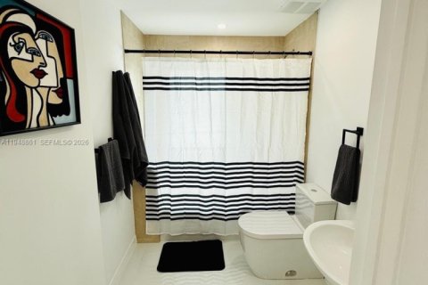 Condo in Miami Beach, Florida, 2 bedrooms  № 2004687 - photo 14