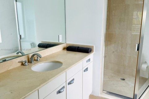 Condo in Miami Beach, Florida, 2 bedrooms  № 2004687 - photo 22