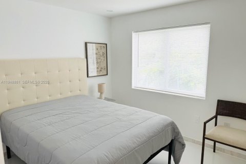 Condo in Miami Beach, Florida, 2 bedrooms  № 2004687 - photo 11