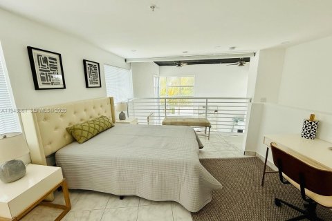 Condo in Miami Beach, Florida, 2 bedrooms  № 2004687 - photo 18