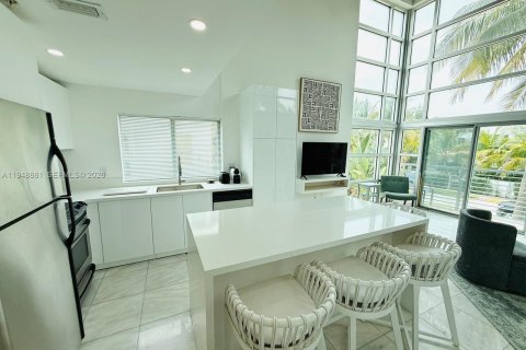 Condo in Miami Beach, Florida, 2 bedrooms  № 2004687 - photo 6