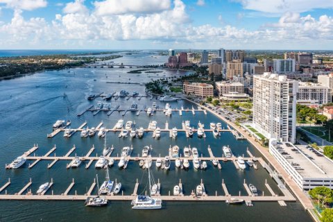 Condominio en alquiler en West Palm Beach, Florida, 3 dormitorios, 195.93 m2 № 754723 - foto 1