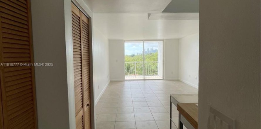 Estudio en el Condominio en Miami, Florida № 1753084
