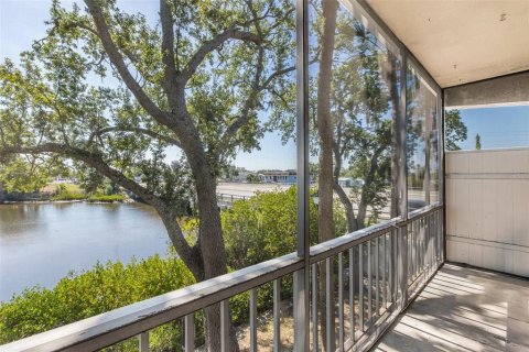 Condo in Tampa, Florida, 2 bedrooms № 2099258 - photo 23