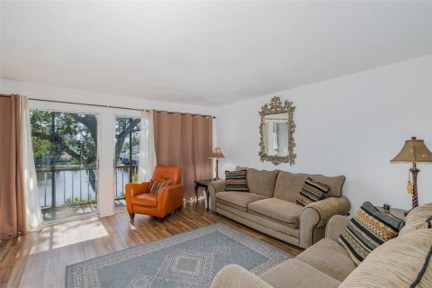 Condo in Tampa, Florida, 2 bedrooms № 2099258 - photo 12