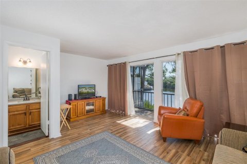 Condo in Tampa, Florida, 2 bedrooms № 2099258 - photo 11