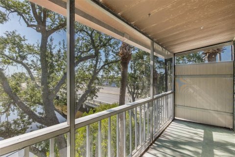 Condo in Tampa, Florida, 2 bedrooms № 2099258 - photo 14