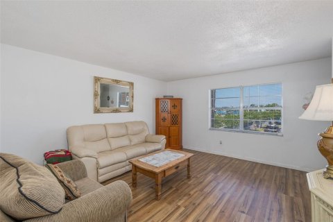 Condo in Tampa, Florida, 2 bedrooms № 2099258 - photo 28