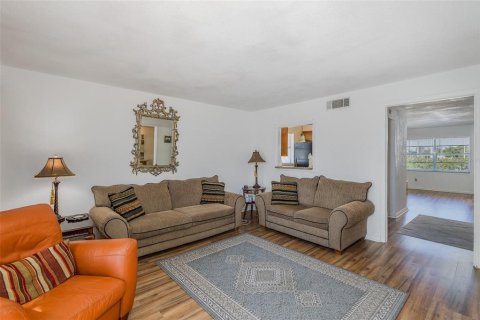 Condo in Tampa, Florida, 2 bedrooms № 2099258 - photo 13