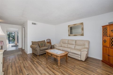 Condo in Tampa, Florida, 2 bedrooms № 2099258 - photo 30