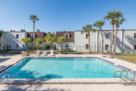 Condo in Tampa, Florida, 2 bedrooms № 2099258 - photo 6
